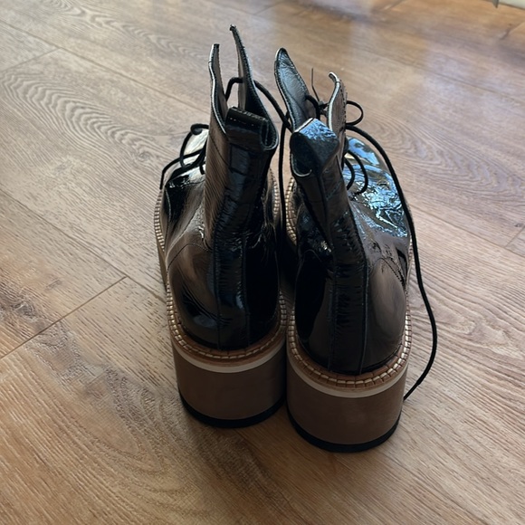 Paloma Barcelo patent leather lace up boots - Picture 3 of 6